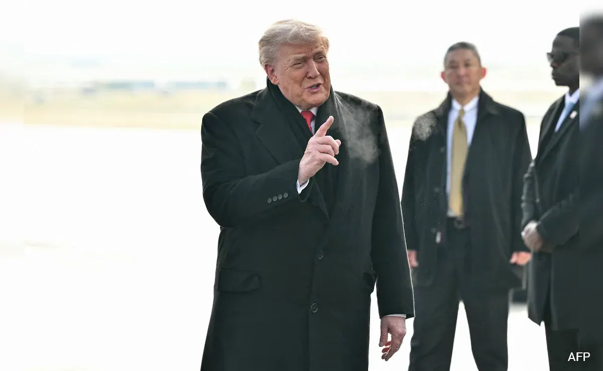 Trump Jets to Davos amid Greenland Tensions, Faces Pushback from European Leaders