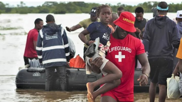 Mozambique Flood Disaster Leaves Families Stranded in Trees as Rivers Swallow Homes and Farms