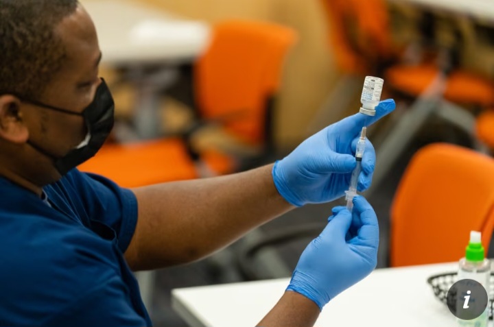 US Vaccine Panel Retreats from MRNA Covid Review Ahead of Midterms