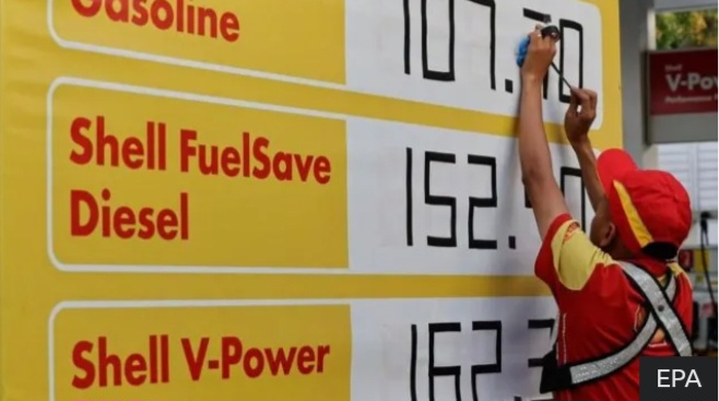 Oil prices fluctuate as Trump deadline on Iraq deal runs out